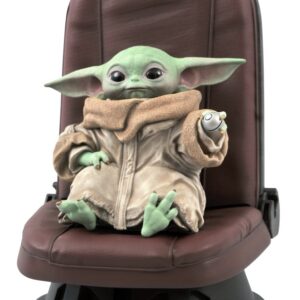 Diamond Disney Star Wars: The Mandalorian - The Child in Co-Pilot Seat Statue (1/2) (AUG202092)